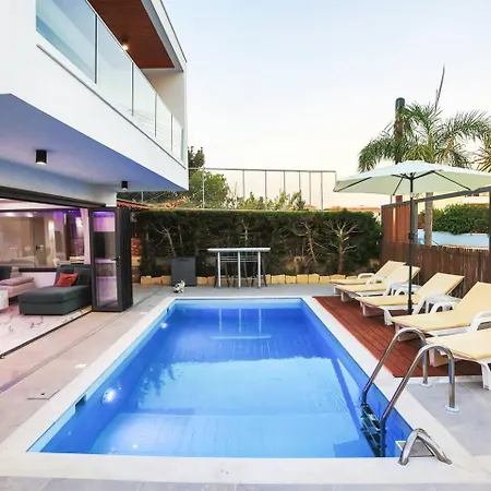فيلة Melania Luxury With Private Heated Pool Klorakas