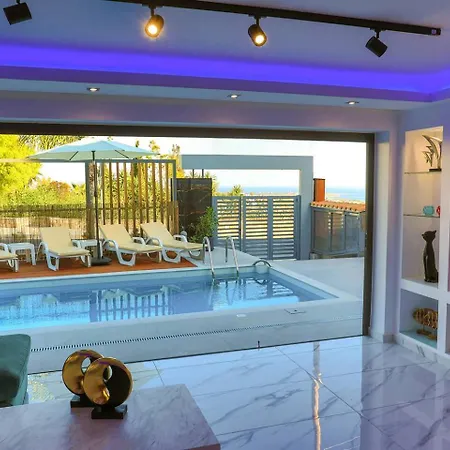 Melania Luxury With Private Heated Pool Хлоракас