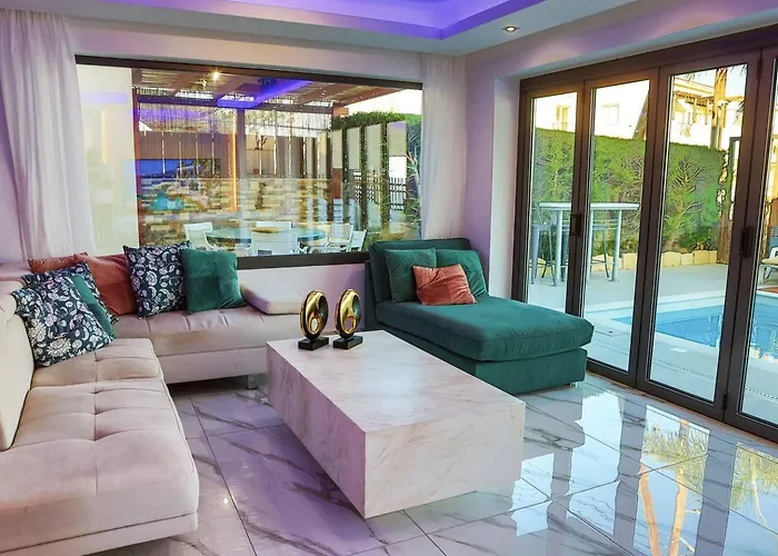 Melania Luxury With Private Heated Pool * Klorakas